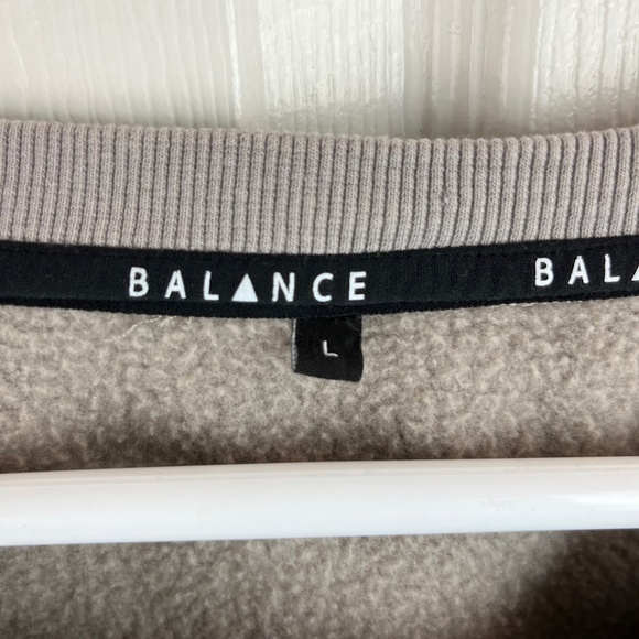 Balance Athletica Cropped Long Sleeve Sweatshirt Beige Size Large - Picture 3 of 5
